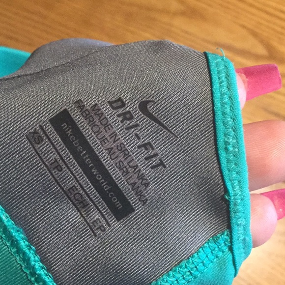 Nike sports bra - Picture 3 of 3